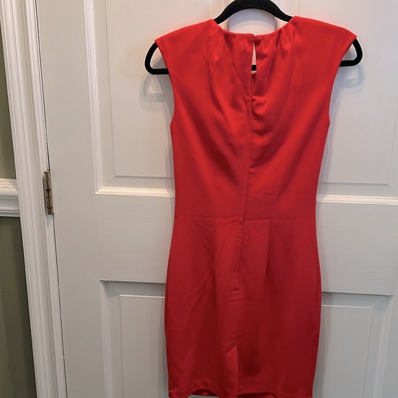 SALE! NWT H&M Cute Sleeveless Dress. 63% Polyester,33% Viscose and 4% Elastane - Picture 3 of 3